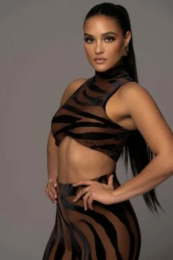 Pecan Never Phased Crop Top 20 Pecan Never Phased Crop Top -Jluxlabel Shop PRODUCT JAN252023 NEWARRIVALS 193